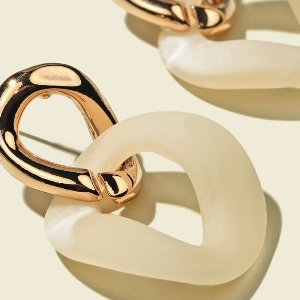 Chainlink Statement Earrings  - Picture 3 of 3